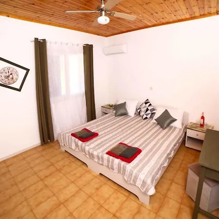 Elpida Ferienhaus Agios Georgios (Corfu)
